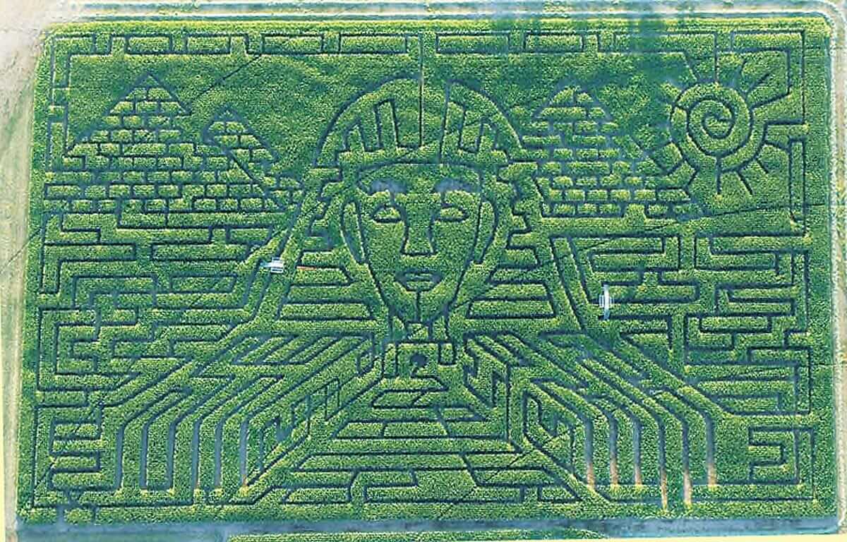 Maze-goers walked like an Egyptian through this 2005 Herbst design in Terrebonne, OR / themaize.com 