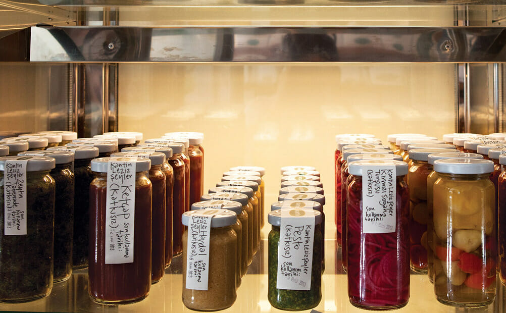 Sauces and other food items available at Kantin DÁ¼kkan.