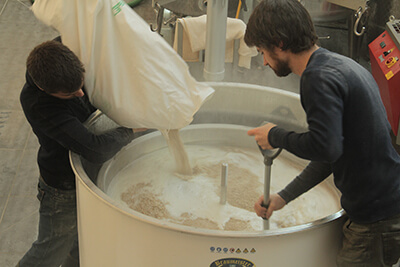 Mike Donohue and Thomas Deck making beer in their brewery in Montreuil. / Courtesy Benjamin Delaroche