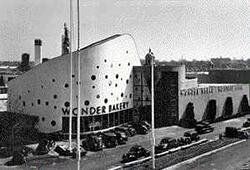 The Continental Baking Building looked like a bag of Wonderbread. / Courtesy World's Fair Historical Society.