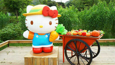 A standee of the cat in a farmer-styled outfit at the entrance.