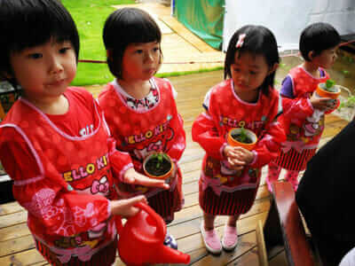 The farm regularly organizes events for kids to teach them about farming.