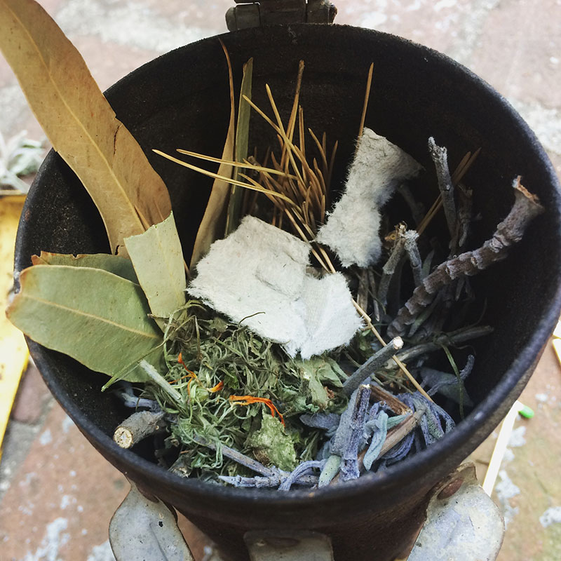 You can make aromatic smoke packets out of paper bags, dried herbs, and citrus peels for your bee smoker, either as a sweet-smelling addition to your typical fuel source or as a replacement fuel.